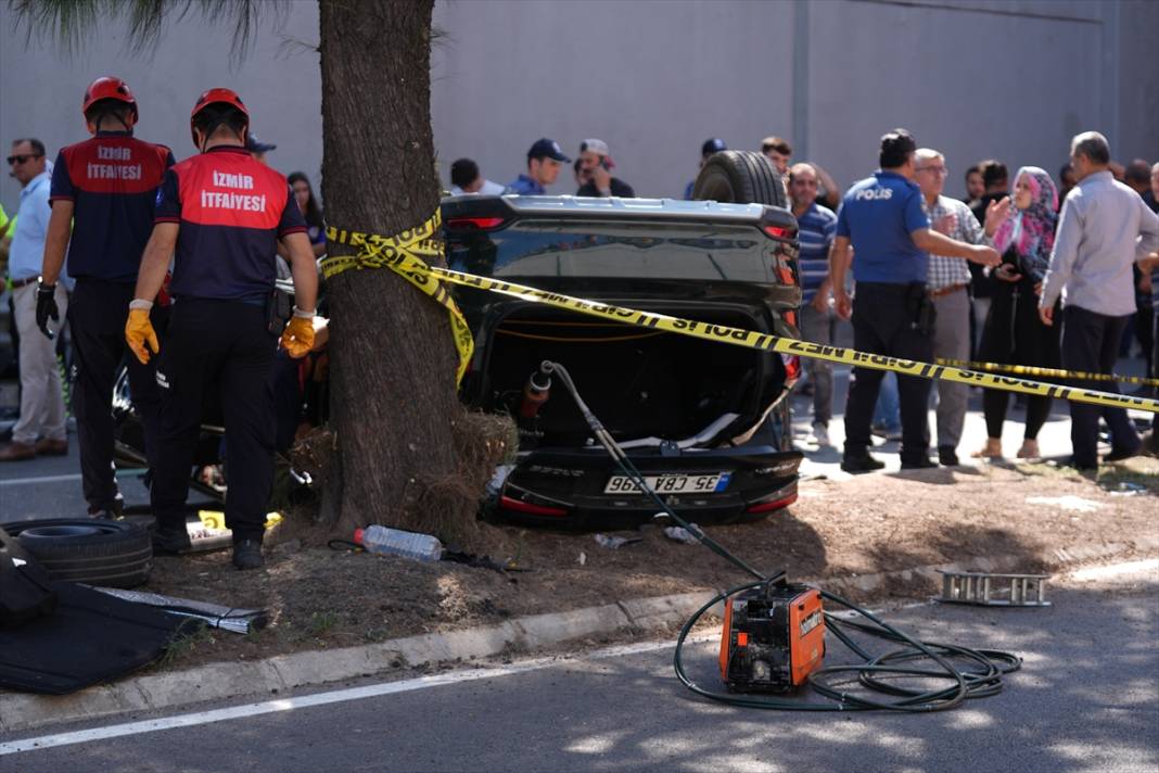 Hastane yolunda feci kaza! Otomobil alt geçide düştü: 3 ölü 11